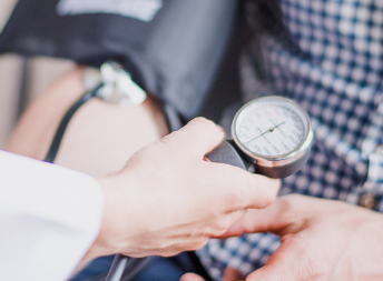 Patient receiving medical evaluation for Tirzepatide weight loss treatment at Dolce MD clinic